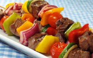 Kebab de pollo dietético: contenido calórico mínimo y placer máximo