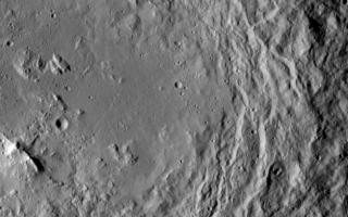 NASA paskelbė piramidės nuotraukas ant Ceres Occator ant Cereros galūnės